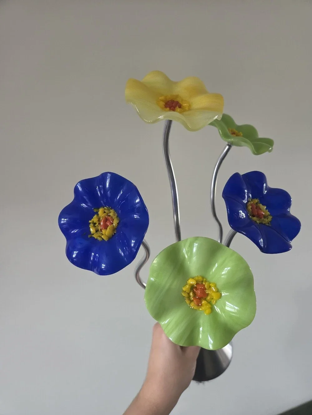 Vintage provide vivid shelves